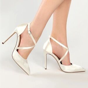 NWOB Lulus Satin Pointed-Toe Elegant Cream Women's Pumps Size 10